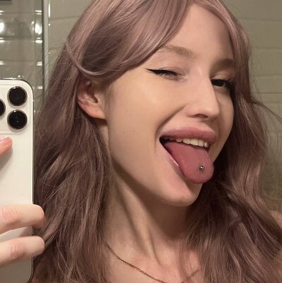 trinity_pale from stripchat