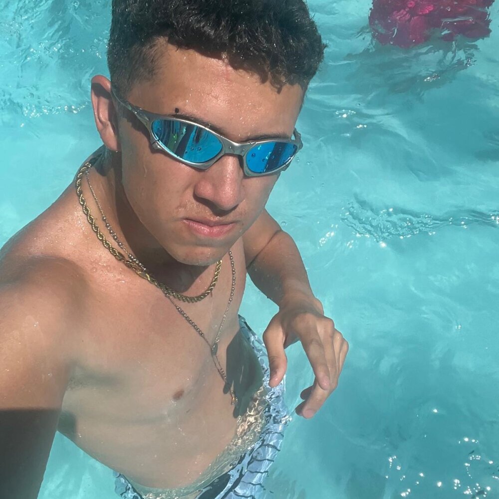 Abrahanm1's Offline XXX Chat