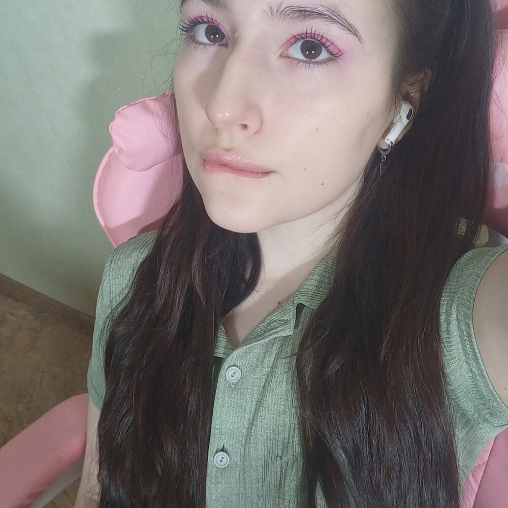 Cute__Nana's Offline Chat Room
