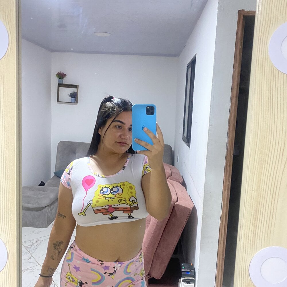 Live sex webcam photo for Gabi_1 #289981634