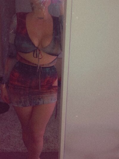 curvy_tiaa21 from stripchat