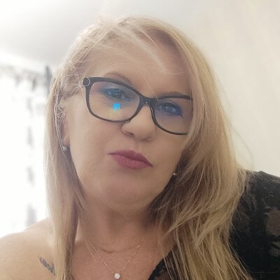 Amberdoll4u Female Bigtits Online Webcam Strip