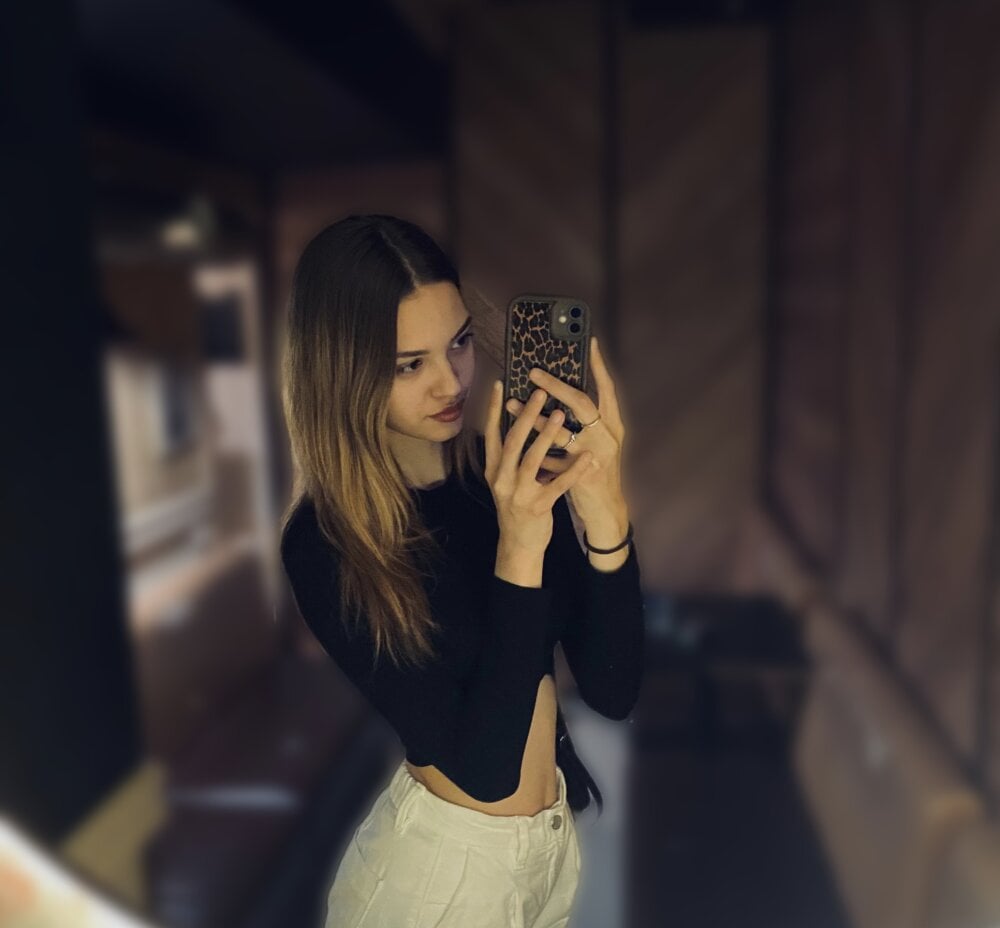 iluvcams.com wildalawson livesex profile in white-hair cams