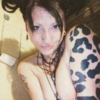 lauralinnsinn's Offline Chat Room