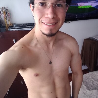 andresuio25ec Live Cam on StripChat