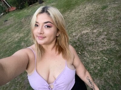 Sofia_Queen17 on StripChat