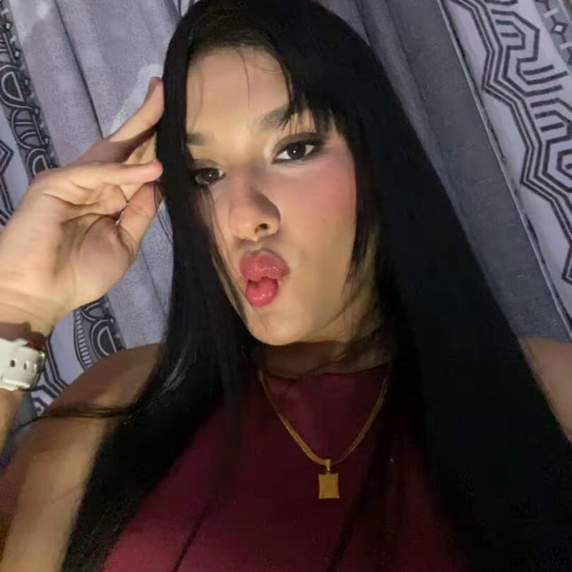 sexlivecamsites.com chiquinquira3 livesex profile in french cams