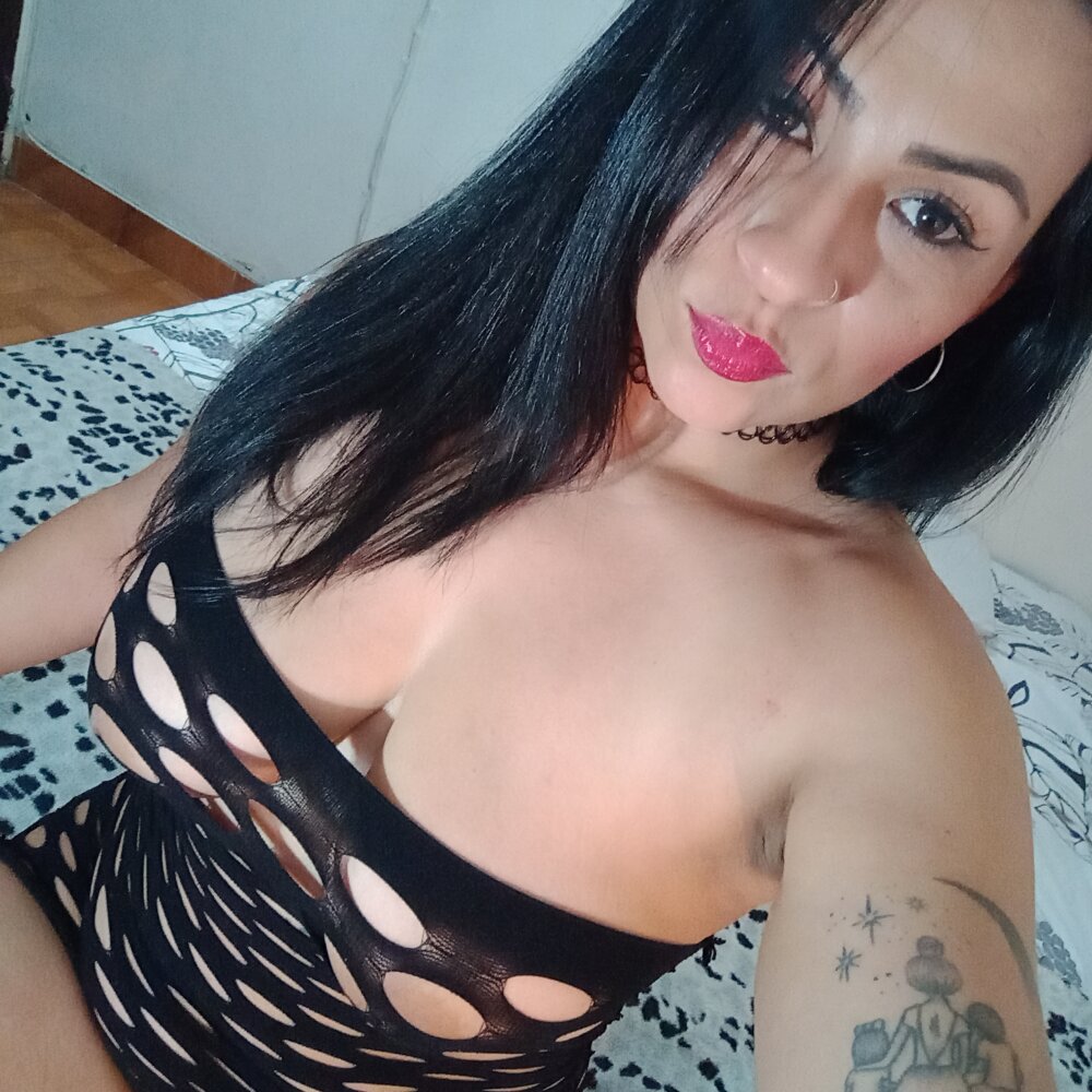 Live sex webcam photo for MOONSEXX2 #289855892