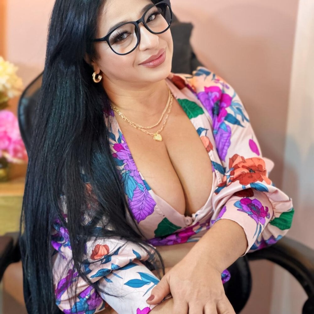 TamaraAniston's Offline Chat Room