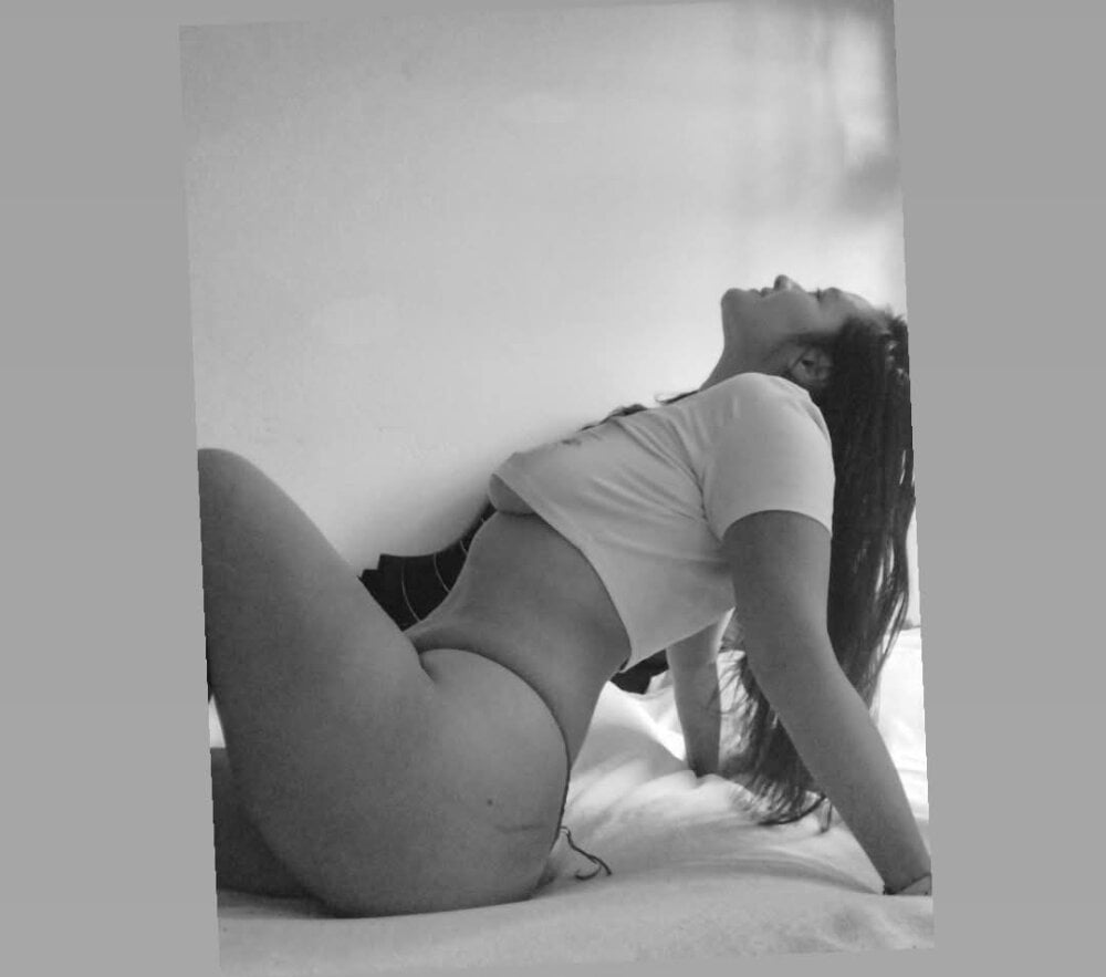 stripchat dulce_maria_hh webcam profile pic via free6cams.com