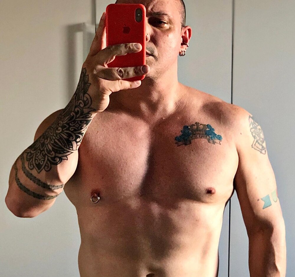 HotBaldGuy's most recent online preview