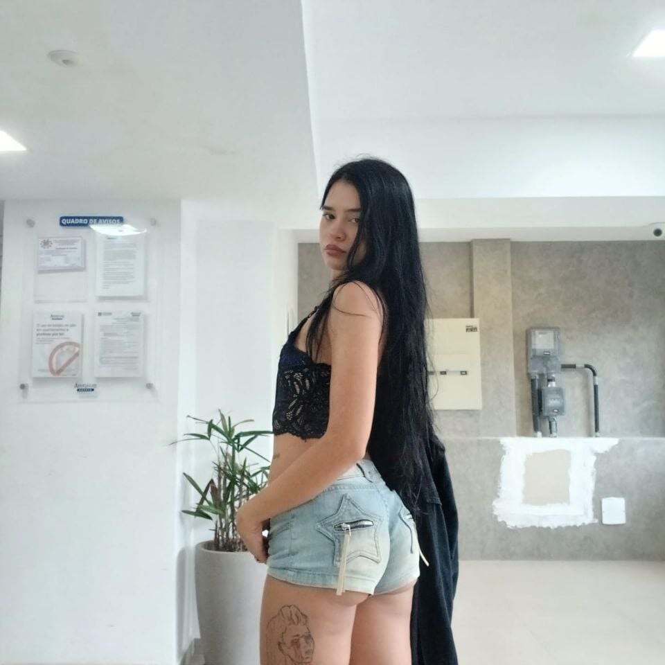 xxx-topcamgirls.com lorraine_smith livesex profile in luckily-on-your-planet cams