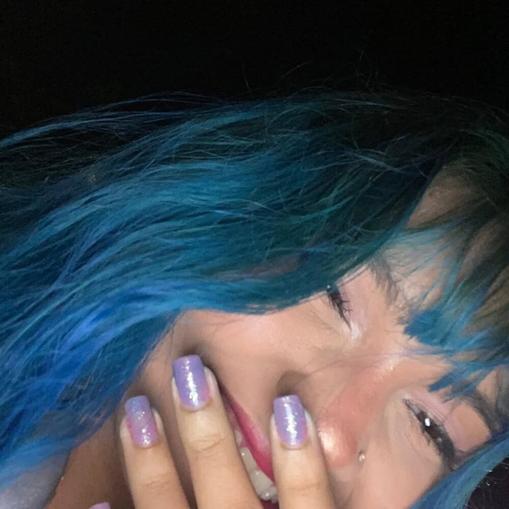 pucaquiereagaru18 live cam model at StripChat