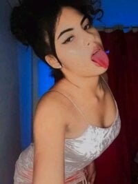 Supersexx72x's Offline Chat Room