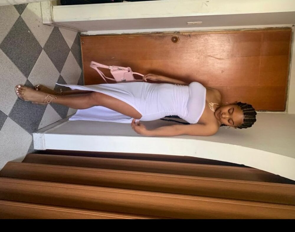 sexcam3d.net Kiara_rox livesex profile in bisexual cams