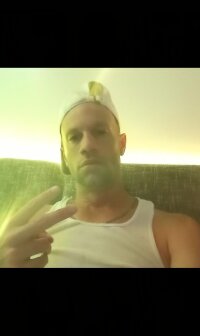 SKeeZyDoseiT's Offline XXX Chat