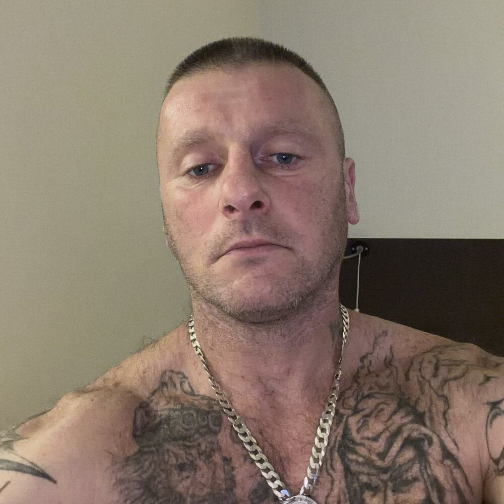 Mariogorti1992's Offline XXX Chat