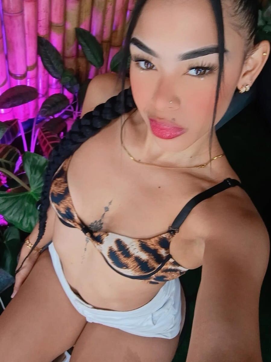 scarletsummer25 webcam profile - British