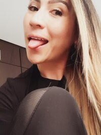 karinna_mia's Offline Chat Room