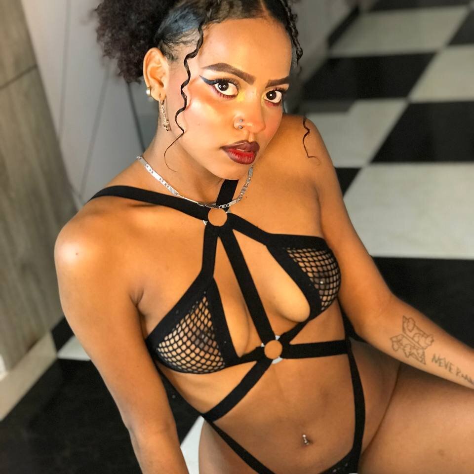 Hilary-banks profile