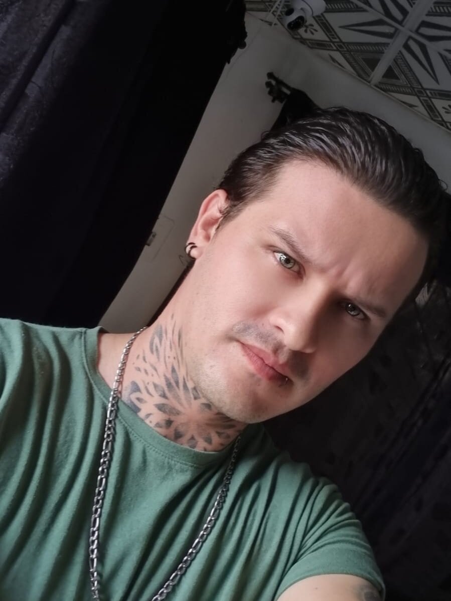 sexxxpistolsxx's Offline XXX Chat