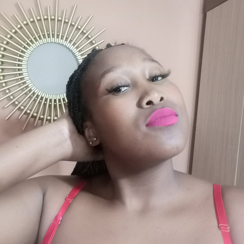 Live sex webcam photo for AssMilkymellowxx #289988741