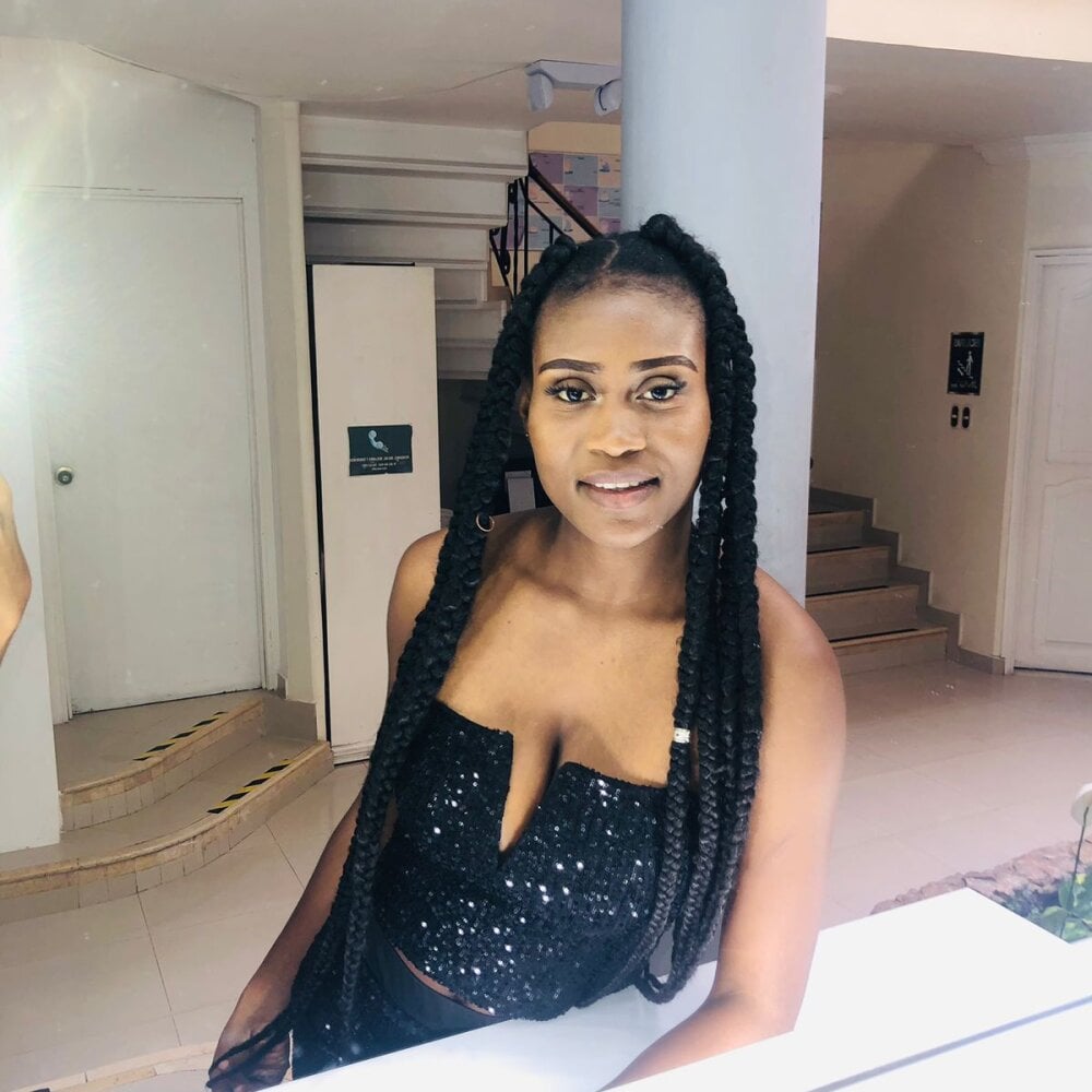 Live sex webcam photo for KaroldeBook #282383315