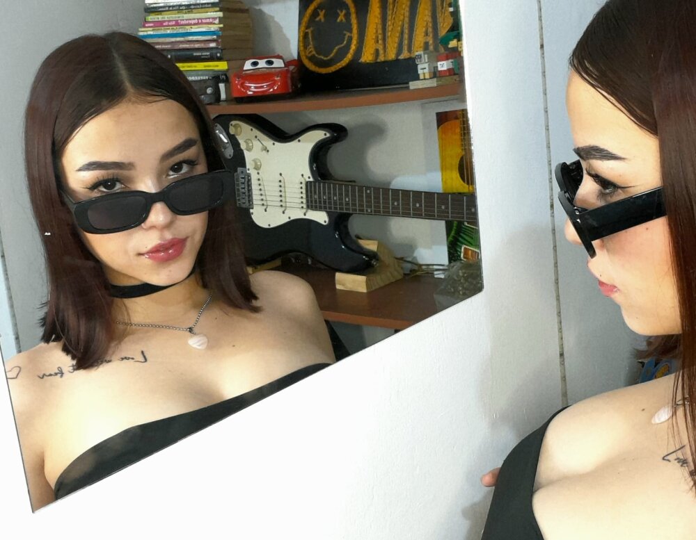 Live sex webcam photo for Emma_Tompson #289247354