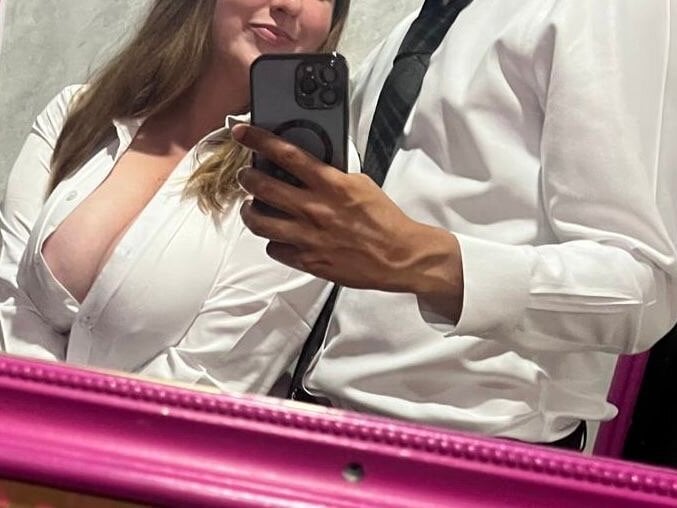 curiousloversuk from stripchat