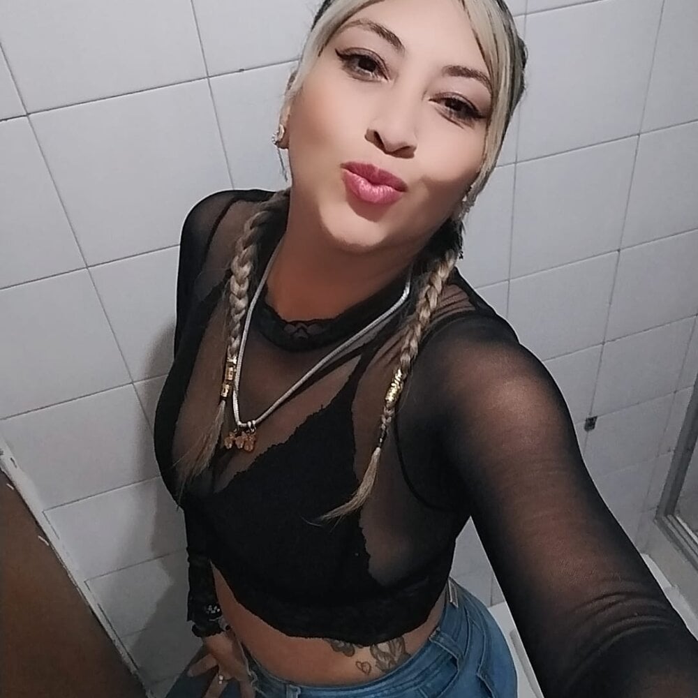 pornos.live sandy_andderson livesex profile in leave-me-in-medellin-or-carry-me-in-your-heart cams