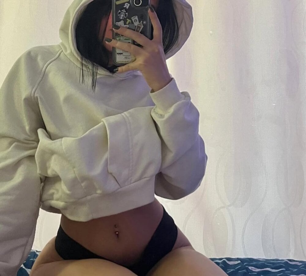 bijou_secret from stripchat