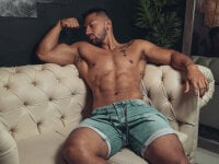 Model Regan__