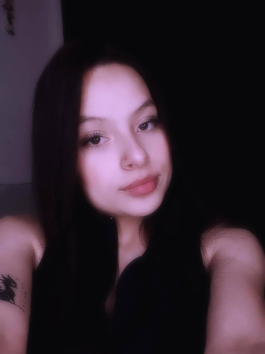 badgirlwebcam.com kahia_ livesex profile in trimmed cams