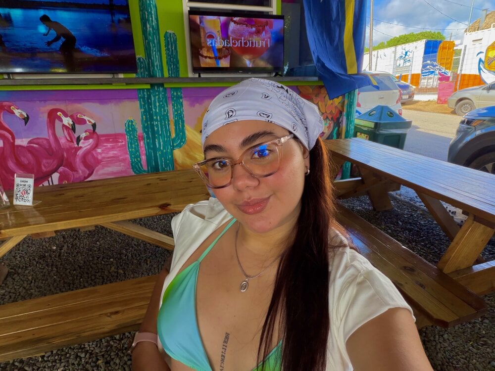 yourgirl_emy's Offline XXX Chat