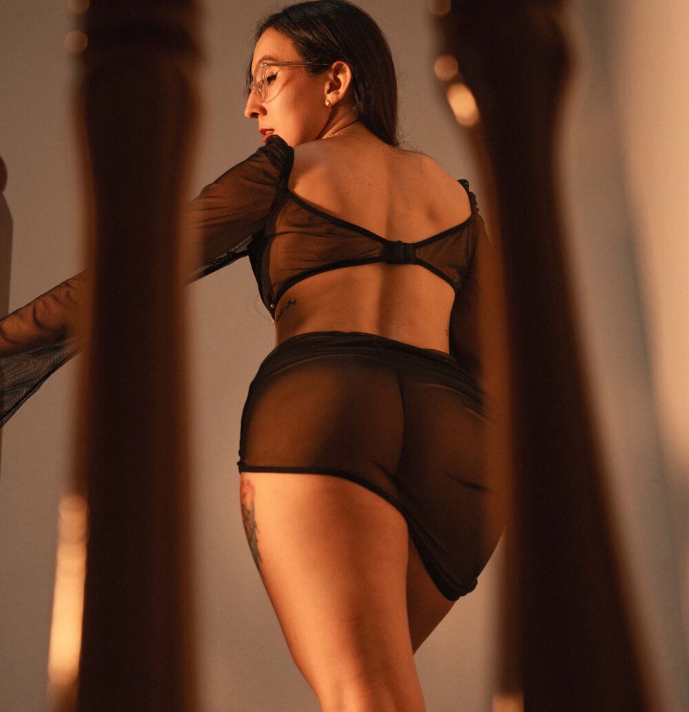paula_perez09 Adlı Modelin Çevrimdışı XXX Sohbeti