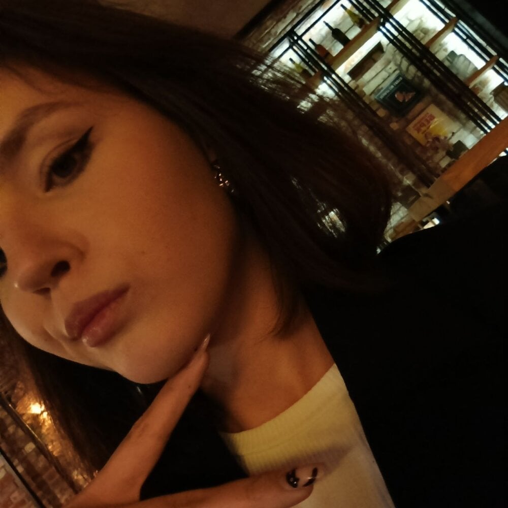 yourlovelystreamer profile