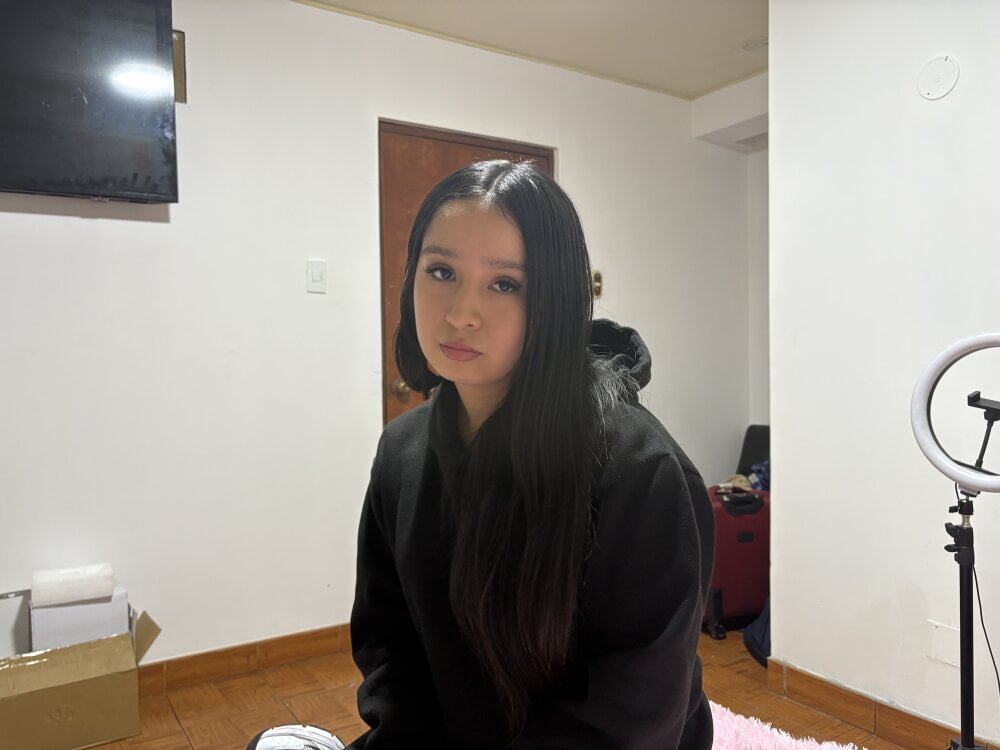 cutezxgirl18 from stripchat