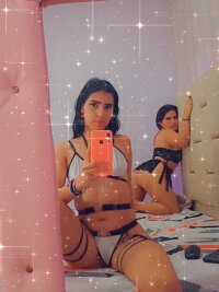 sofiaandnatasha_'s Offline Chat Room