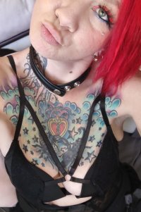 KinkyBitchesClub1's Offline Chat Room