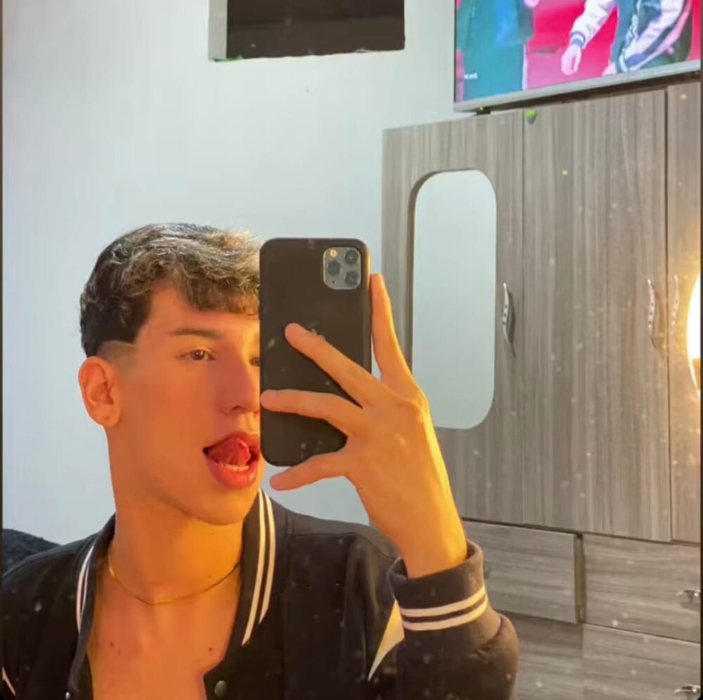 Thepinkishow profile