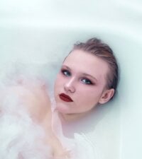 redhairedwitchh's Offline Chat Room