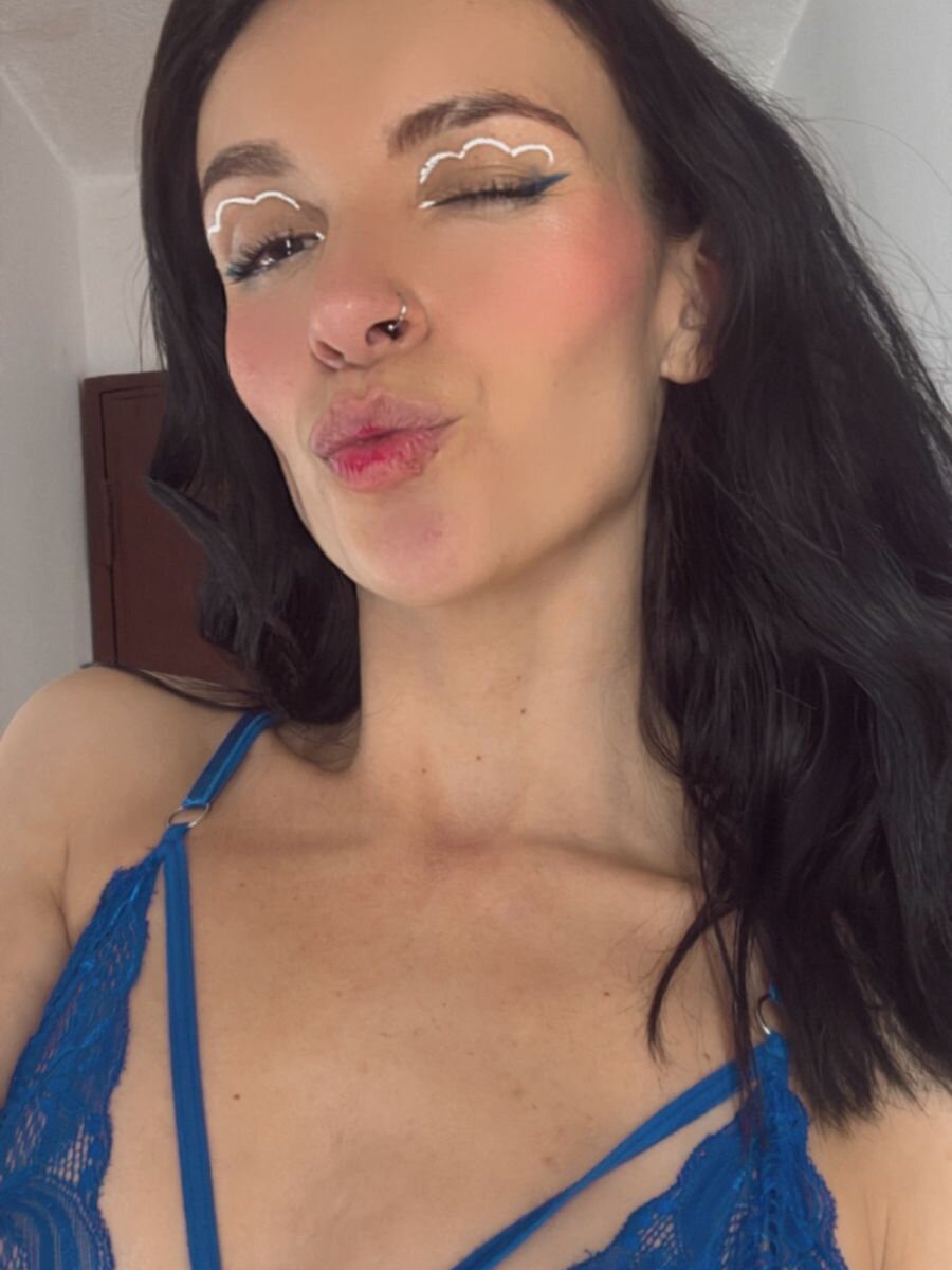 stripchat aurorahans1 webcam profile pic via sexlivecamsites.com