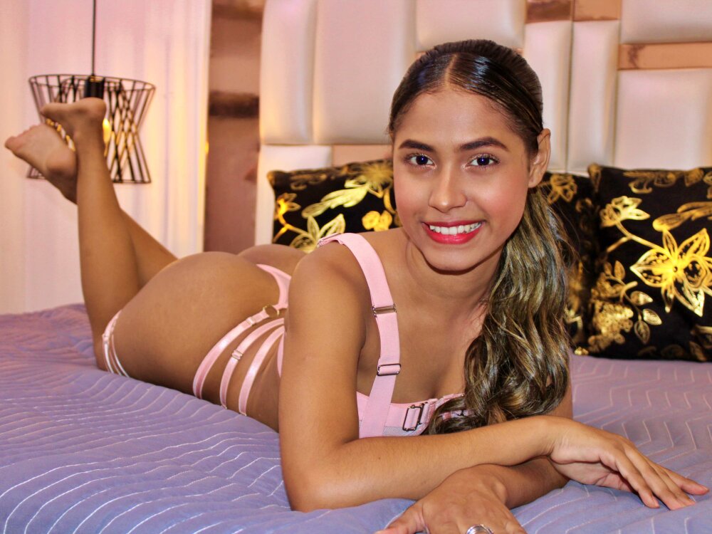 Live sex webcam photo for CherryBlossom23 #289961424