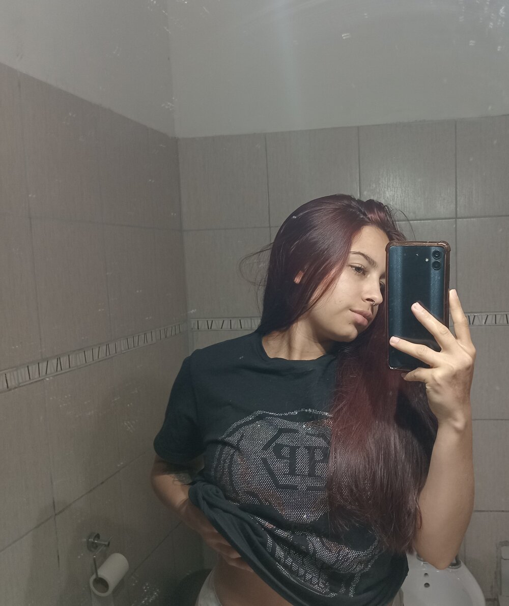 ShadowMila Adlı Modelin Çevrimdışı XXX Sohbeti