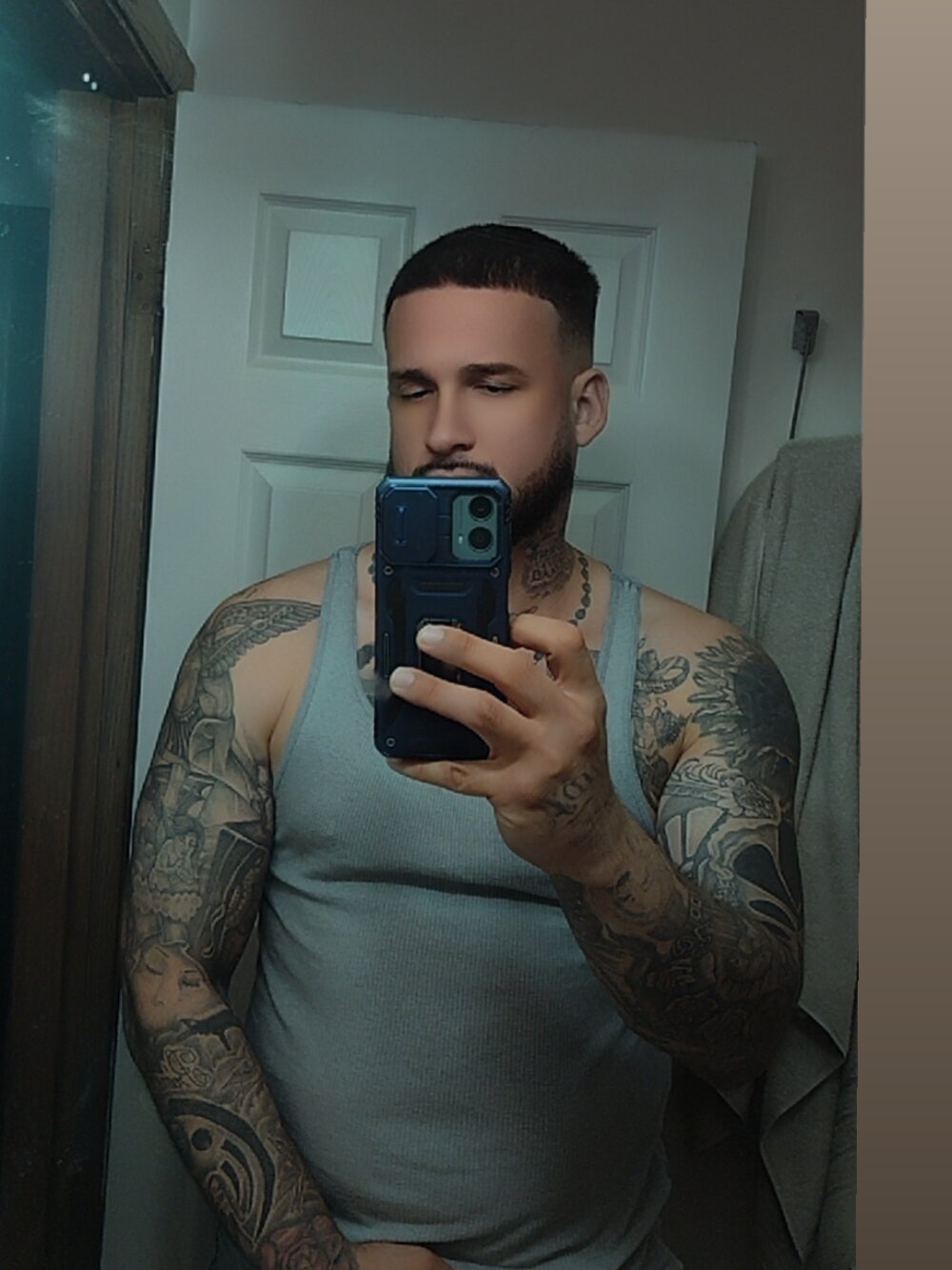 دردشة Cubano_CalienteX الجنسية دون اتصال