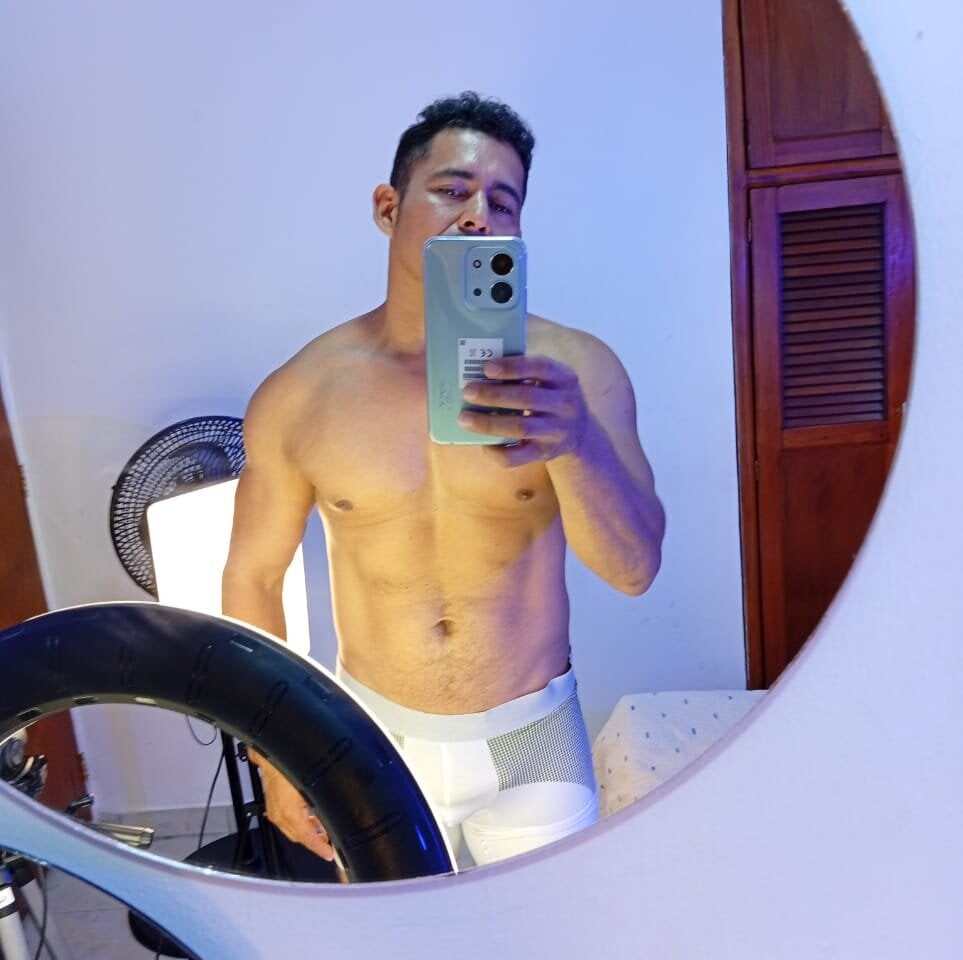 maax_woolf from stripchat