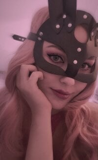 Brad_Charming_Sonya_Sweet's Offline Chat Room
