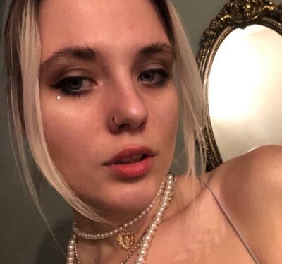 Tricky_Pixi live on StripChat