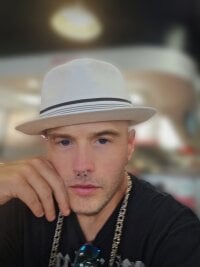 Madd-Hatter's Offline Chat Room