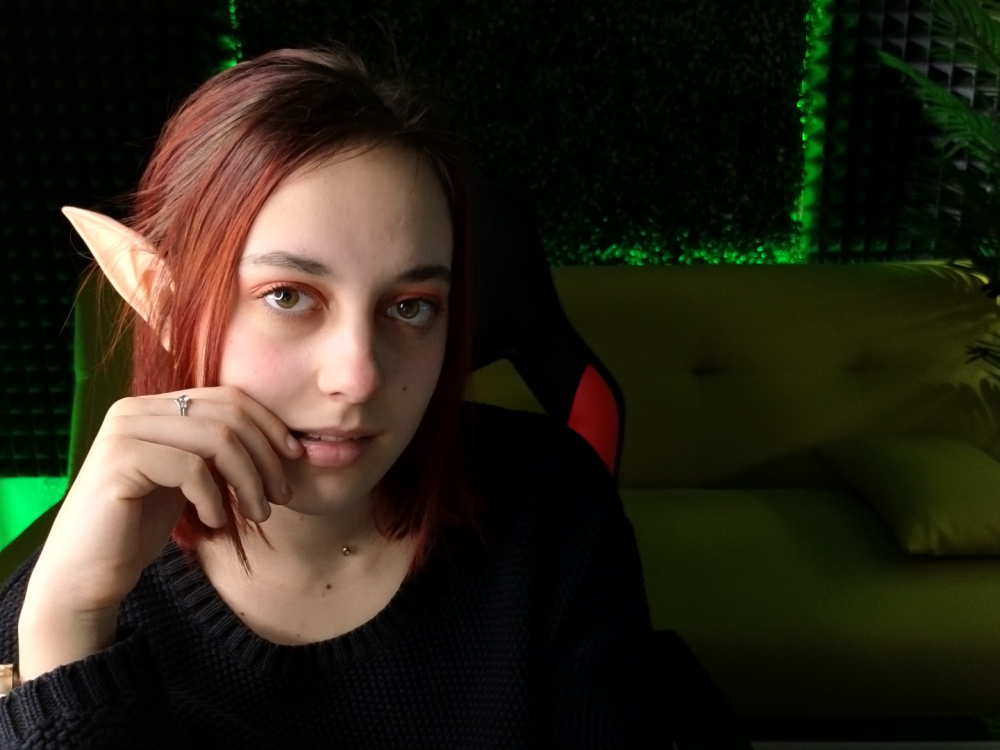 Live sex webcam photo for EmmaLoy #284747188